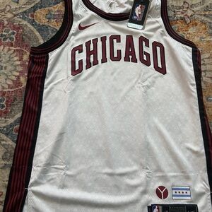 Nike Chicago Jersey White Size Large NWT Basketball NBA